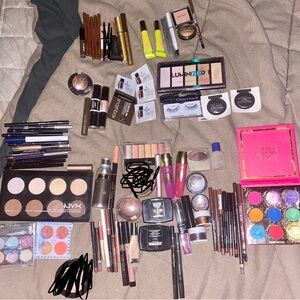 Women’s Mixed Lot Mary Kay, IT Cosmetics, ELF, Avon, Beverly Hills Polo, BBW,